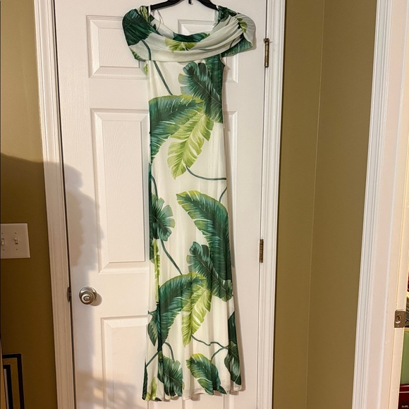 Premier Amour Dresses & Skirts - Tropical Green Leaf Print Dress